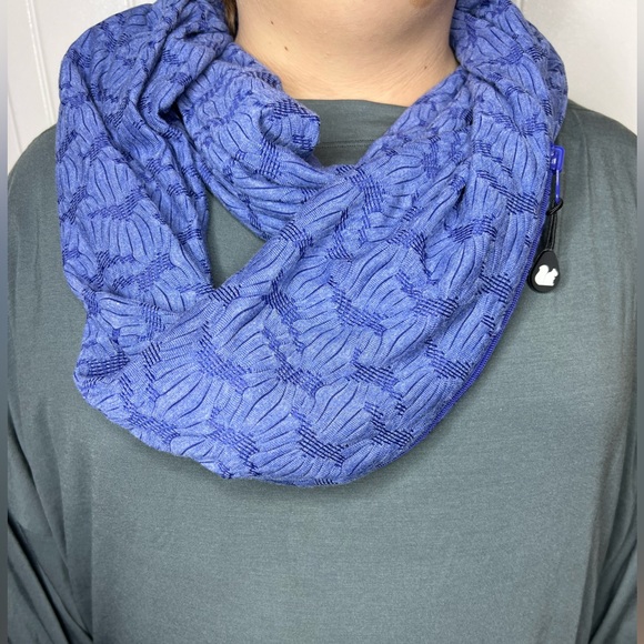 SHOLDIT MYSTIC BLUE INFINITY SCARF W/POCKET - NWOT - Picture 1 of 6